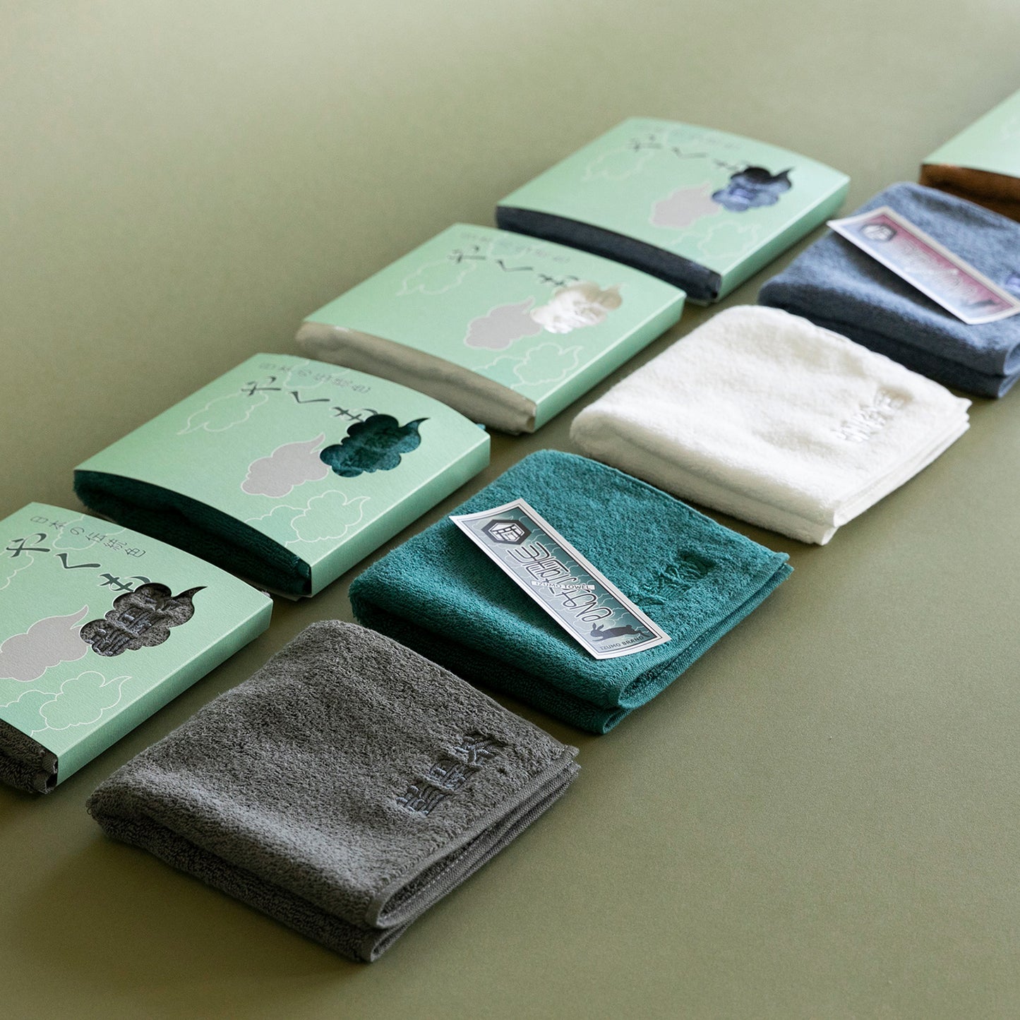 日本の伝統色やくも 　ハンカチタオル 8色8枚セット　(25cm×25cm)